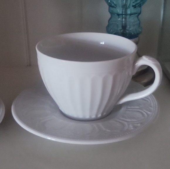 Set Of 2 Mugs And Saucers.. - Picture 2 of 8
